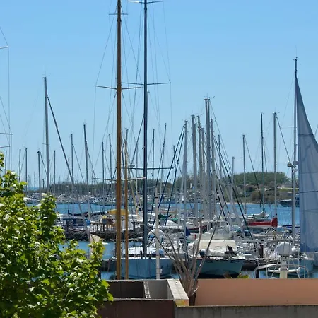 Studio Centre Port Apartment *